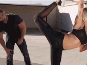 Транс спортсменку ебут во внедорожнике