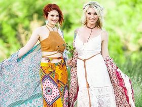 Обри Кейт хиппует с девушкой